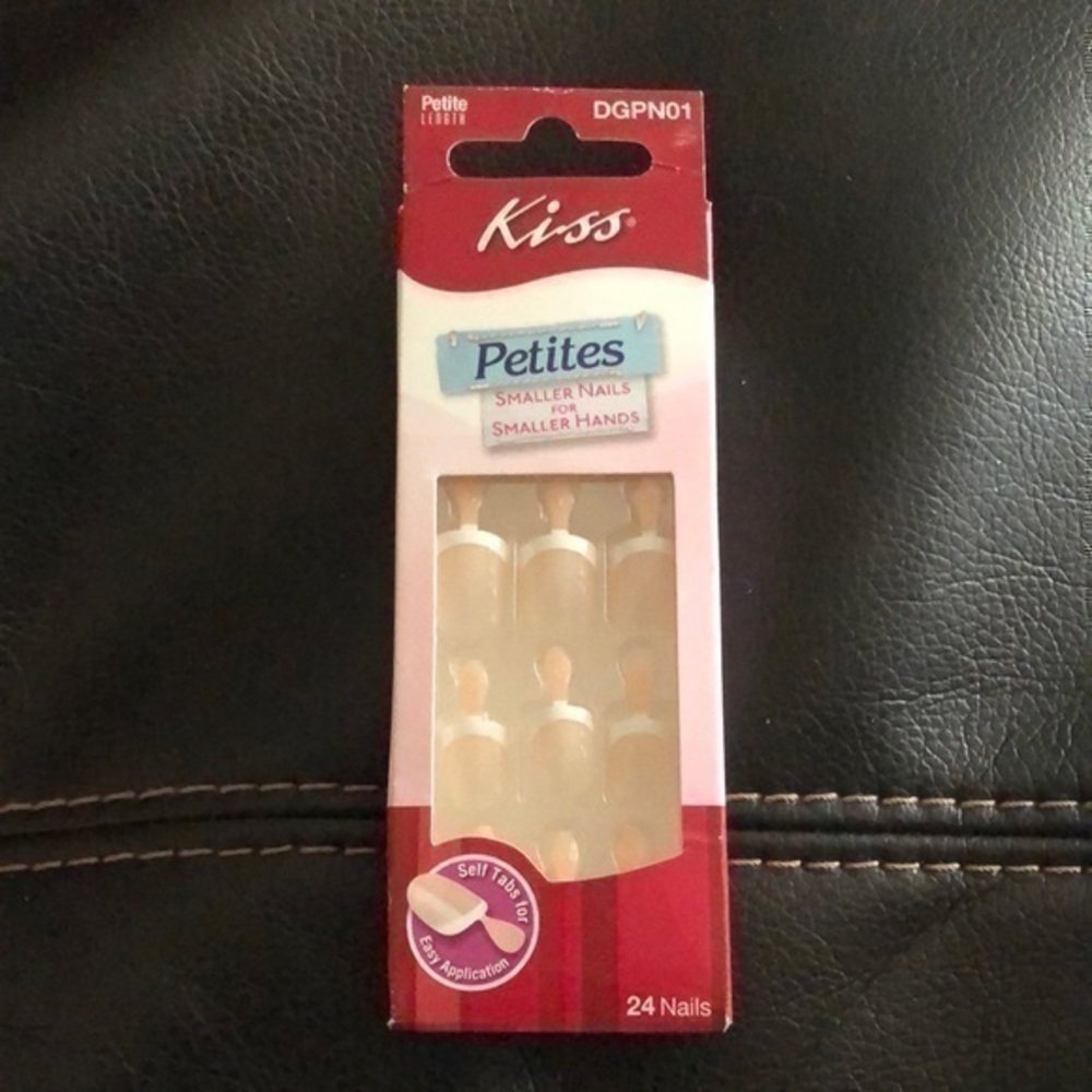 Kiss nails petite size